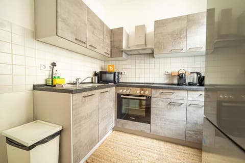 FullHouse - Leonardo Apt - 3 Bedrooms & Balcony Apartamento in Chemnitz