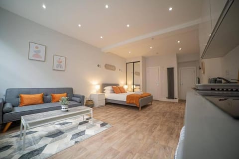 Cozy Luton Stay - Central Location Apartment in Luton