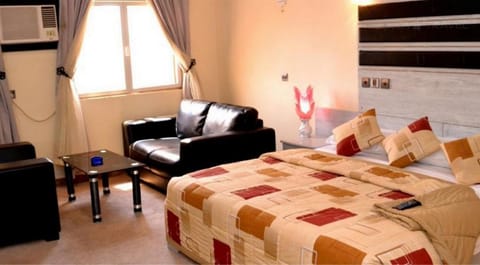 Room in Lodge - Hotel De Bently - Deluxe Bed and Breakfast in Abuja