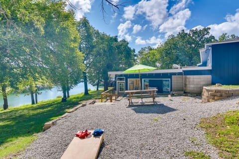 Lakefront Oasis Boat Slip, Kayaks and Outdoor Pool House in Kimberling City