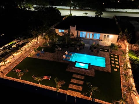 Sleeps 16 Tropical Pool House with Spa near Beach Maison in Bradenton
