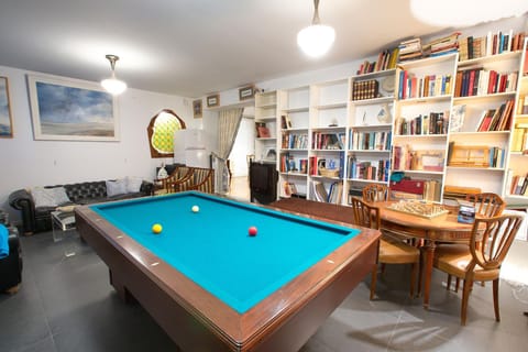 Billiard, Game Room