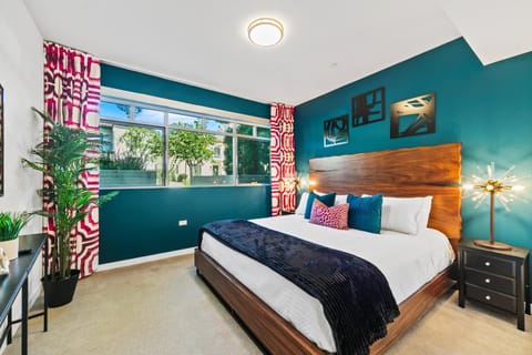 Fairfax District Chic City Oasis 2 BR Apt with Den 136 Apartment hotel in San Fernando Valley