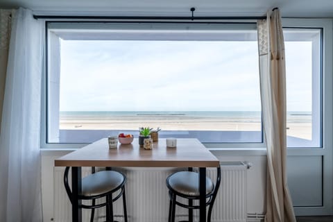 View (from property/room), Dining area, Sea view, Sea view