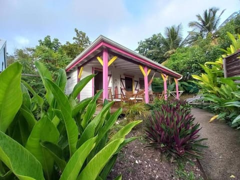 Bungalow Bougainvilliers House in Sainte-Anne