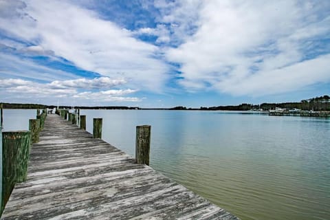 Saddle Beach Chesapeake Waterfront Estate w/Pool, Private Beach Villa in Chesapeake Bay