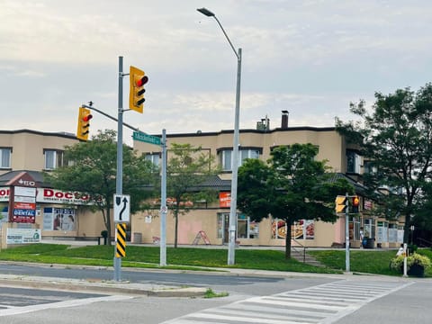 Property building, Neighbourhood, Location