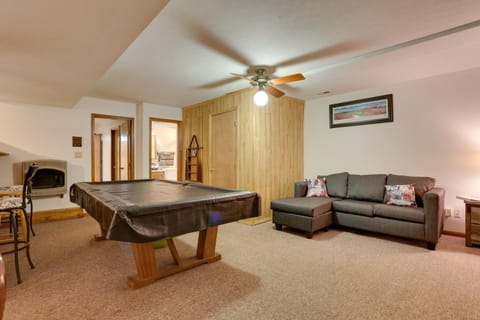 Crestwood Apartment with Pool Table and Hot Tub! Apartment in Crestwood