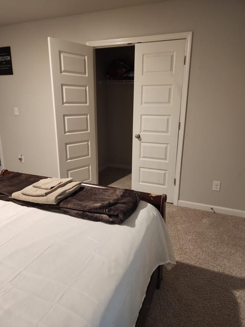 Bed, Photo of the whole room, wardrobe