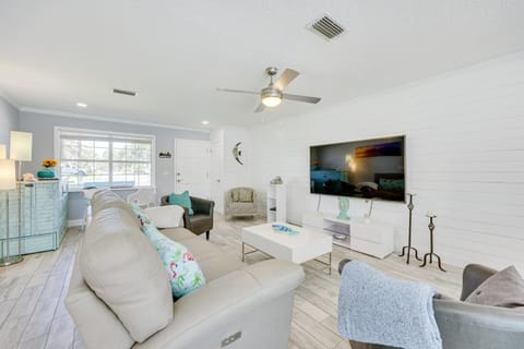 Modern Coastal Home with Pool Mins to Beach and Mayo! House in Jacksonville Beach