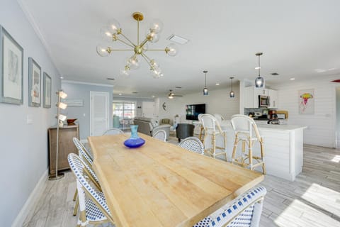 Modern Coastal Home with Pool Mins to Beach and Mayo! House in Jacksonville Beach