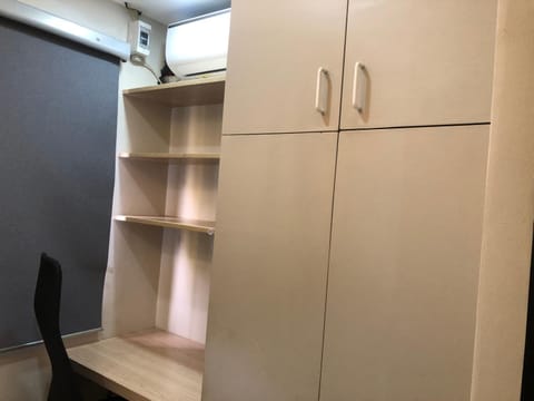 Comfy Room With Single Sized Bed, Study Space, Closet, and WiFi Vacation rental in Mandaluyong