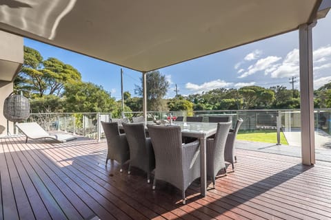 The Cosmopolitan - Stay in the Heart of Sorrento House in Portsea