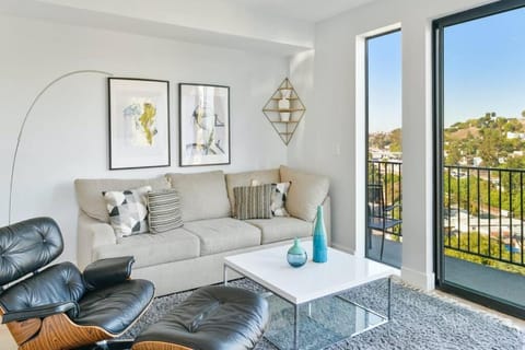 Luxury retreat with rooftop, hot tub & views Villa in Echo Park