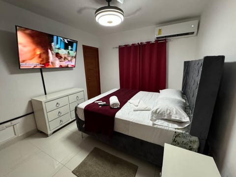 Apartamento de 3 Recamaras Cómodo con Seguridad Todo el Tiempo Apartment in Santo Domingo Este
