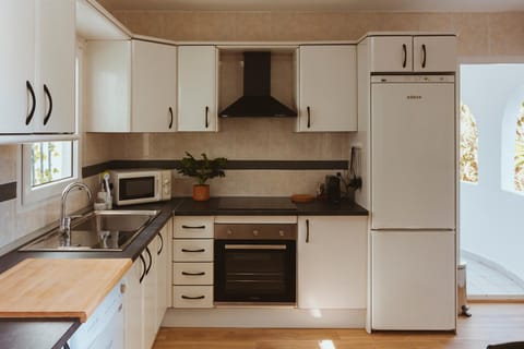 Kitchen or kitchenette, dishwasher, minibar, pet friendly, stove, toaster