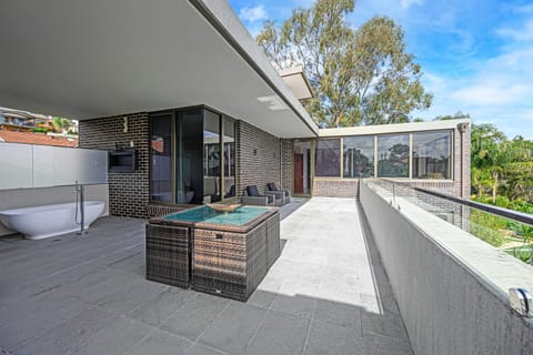 Putney Luxury & Waterview & Pool near Olympic Park Villa in Sydney