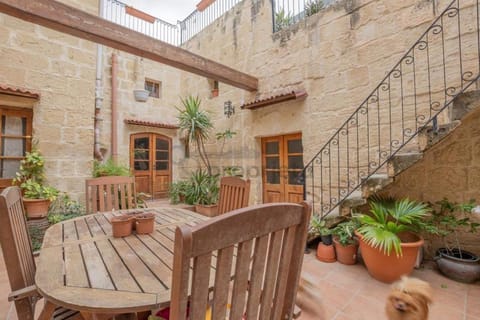 Vintage Farmhouse Bed and Breakfast in Malta