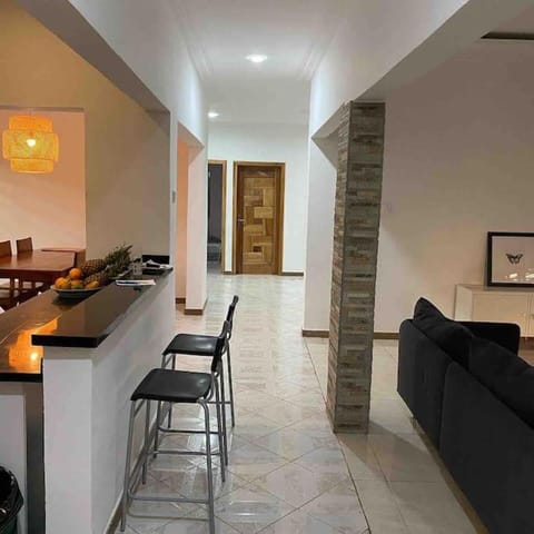 Relaxinhaatso - 4 Bedroom luxury house with pool Villa in Ghana