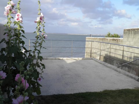 View (from property/room), Balcony/Terrace, Sea view