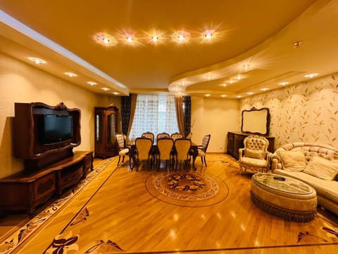 7 Rooms Premium Sea View Aparment Eigentumswohnung in Baku