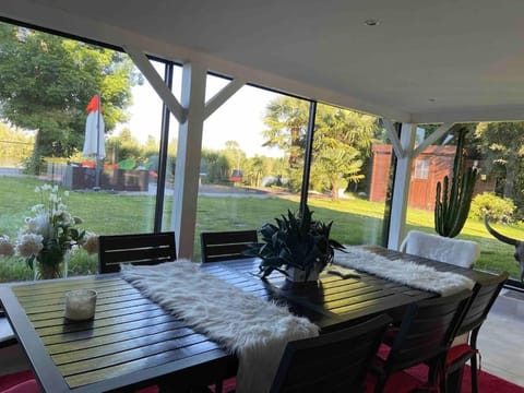 Magnifique maison avec piscine au bord de l’eau Villa in Poissy