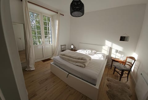 Deux maisons reunis par le jardin et sa cabine de plage, à 8min à pieds des plages et de l'océan House in Batz-sur-Mer