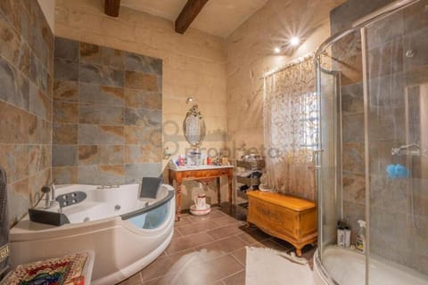 Vintage farmhouse Bed and Breakfast in Malta