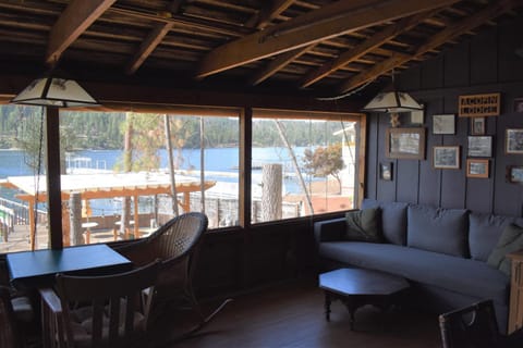 Charming 1927 Lake Front Home - Hargrave Haus in Bass Lake