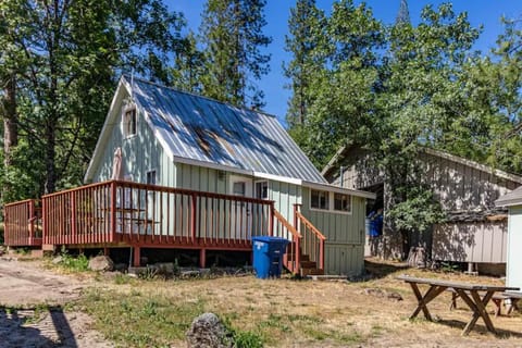 Lake front Cabin with guest cabin - Serrano House in Bass Lake