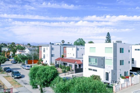 Neighbourhood, Street view