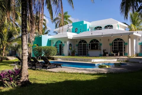 Cancun Family ideal Villa, private pool and garden Villa in Cancun