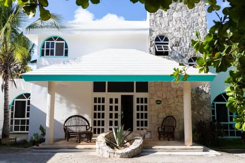 Cancun Family ideal Villa, private pool and garden Villa in Cancun