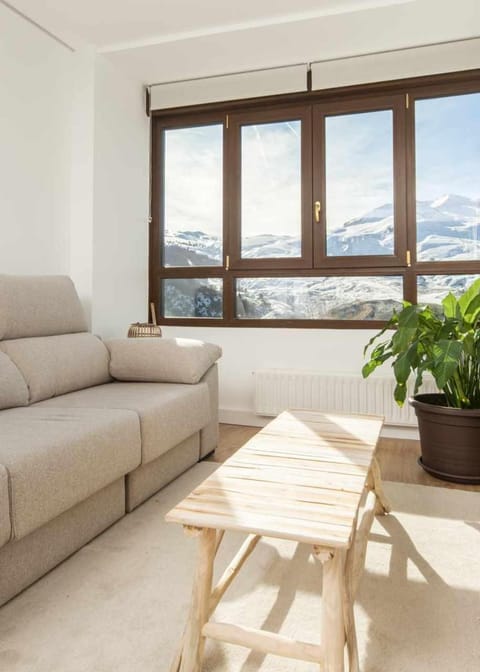 Bird's eye view, Living room