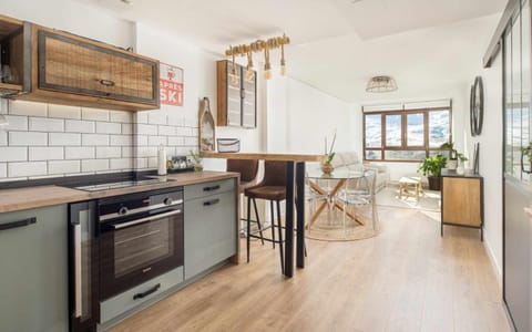 Bird's eye view, Living room, Communal kitchen