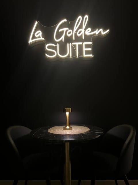 La Golden Suite Condo in Cambrai