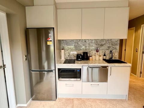 Coffee/tea facilities, Kitchen or kitchenette, dishwasher, minibar, stove, toaster