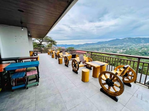 Loft Type Condo w/ Balcony & Free parking Condominio in Baguio