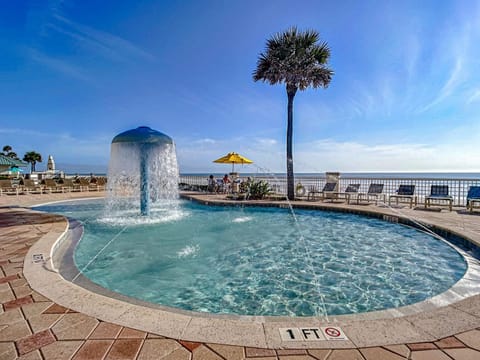 Modern Beach Condo-Daytona Beach Appartement-Hotel in Holly Hill