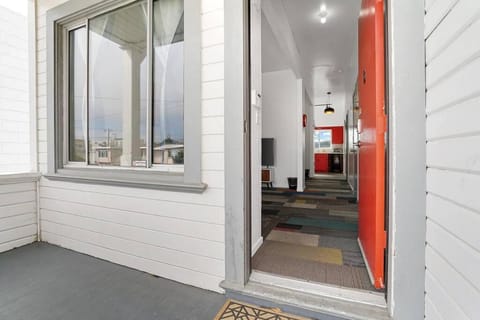 Budget Cozy Private Rooms Shared Bath near SFO Condominio in Daly City