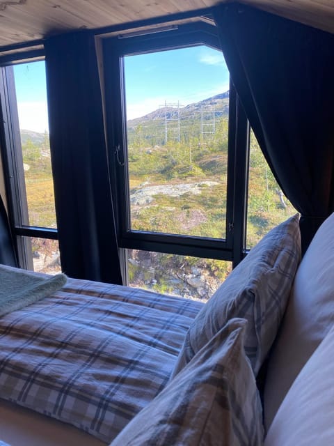 Bed, Bedroom, Mountain view