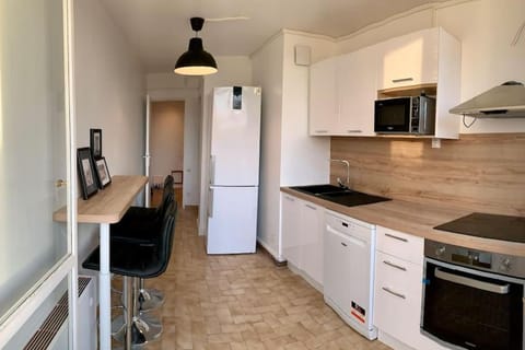 F5 entier, chaleureux avec balcon, 30min de Paris Apartment in Pontoise