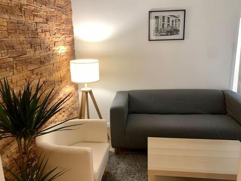 F5 entier, chaleureux avec balcon, 30min de Paris Condo in Pontoise