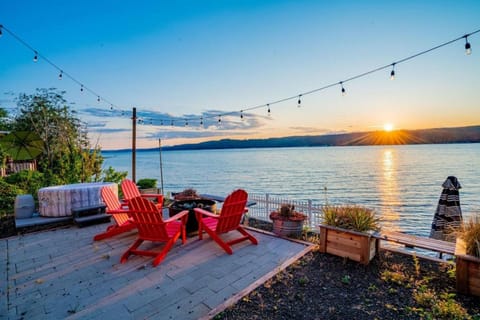 Fair Haven Oyster Beachfront Modern Paradise House in Hood Canal