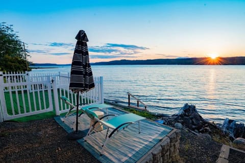 Fair Haven Oyster Beachfront Modern Paradise House in Hood Canal