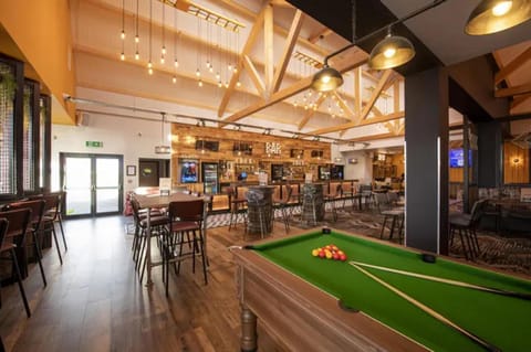 Restaurant/places to eat, Billiard, Game Room