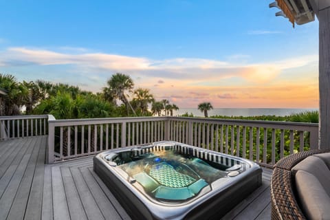 Beachfront,V Private, 360 Views, Sunsets, Hottub House in North Captiva Island