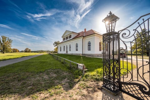 Property building, Nearby landmark, Natural landscape, Garden, Garden view, Landmark view