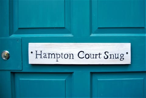 Hampton Court Snug Sleeps 6 - 5min Walk to Palace and Train Condo in Molesey