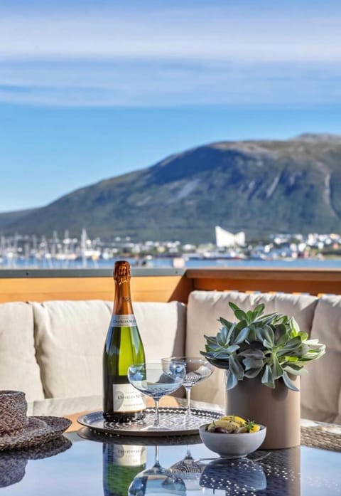 Balcony/Terrace, Seating area, Mountain view, Sea view